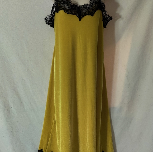 Gorgeous gold dress excellent condition size M - Picture 3 of 4